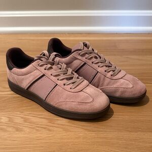 Suede Casual Sneakers in Dusty Pink
